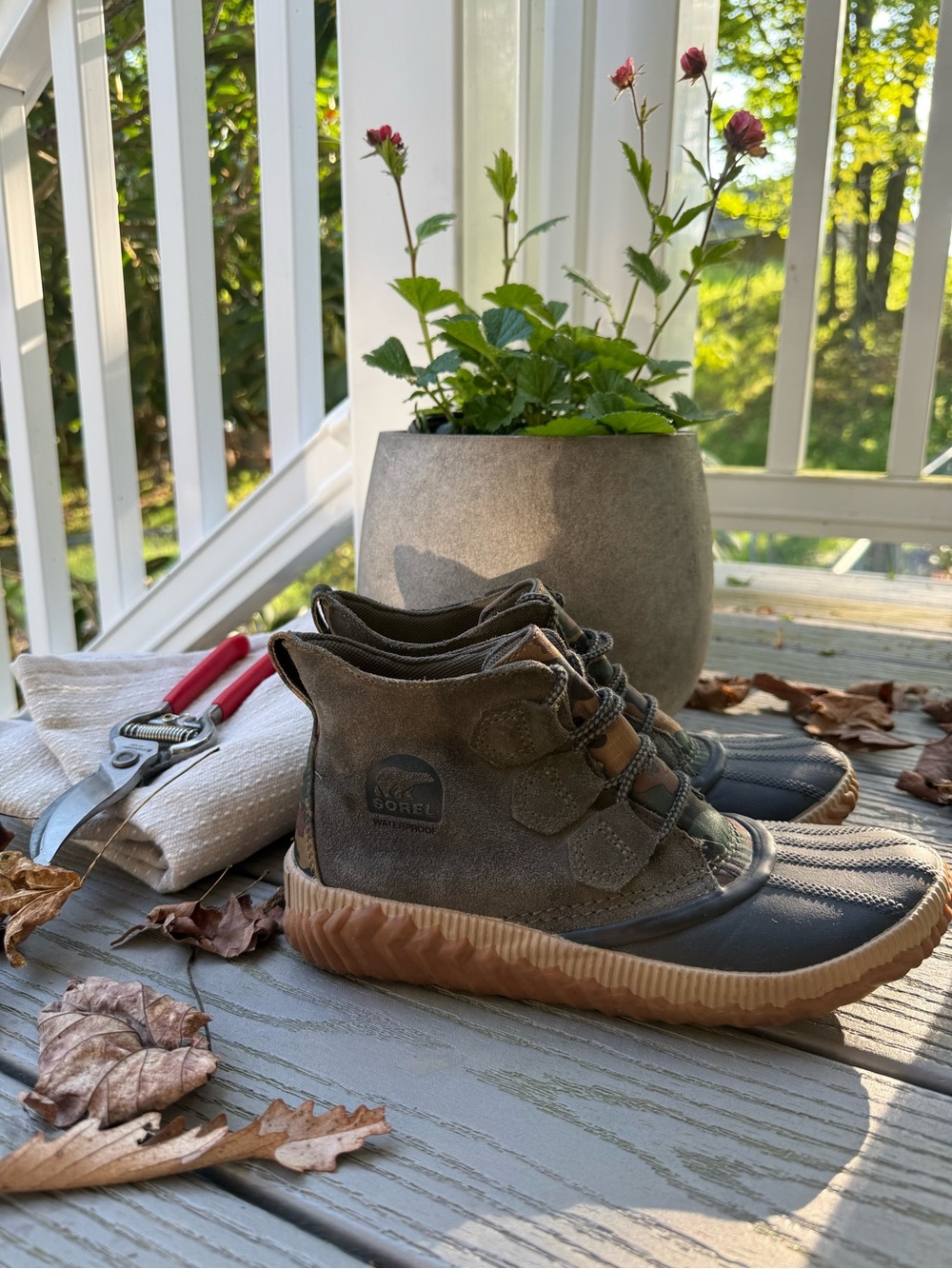 Sorel Out N About Duck Boots Women’s Size 7.5 Waterproof Suede Camo Boots